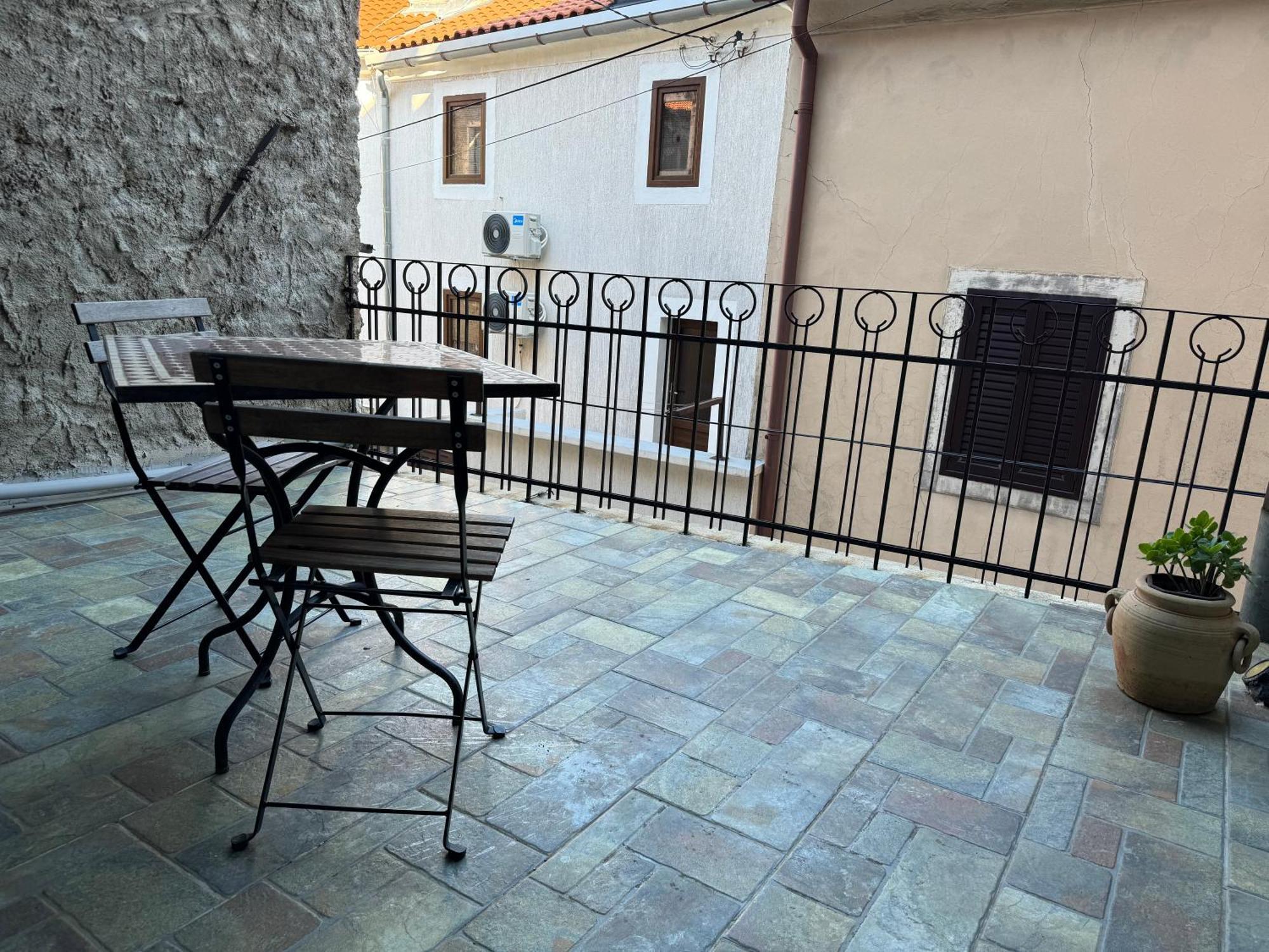 Apartment Tena Сен Екстериор снимка