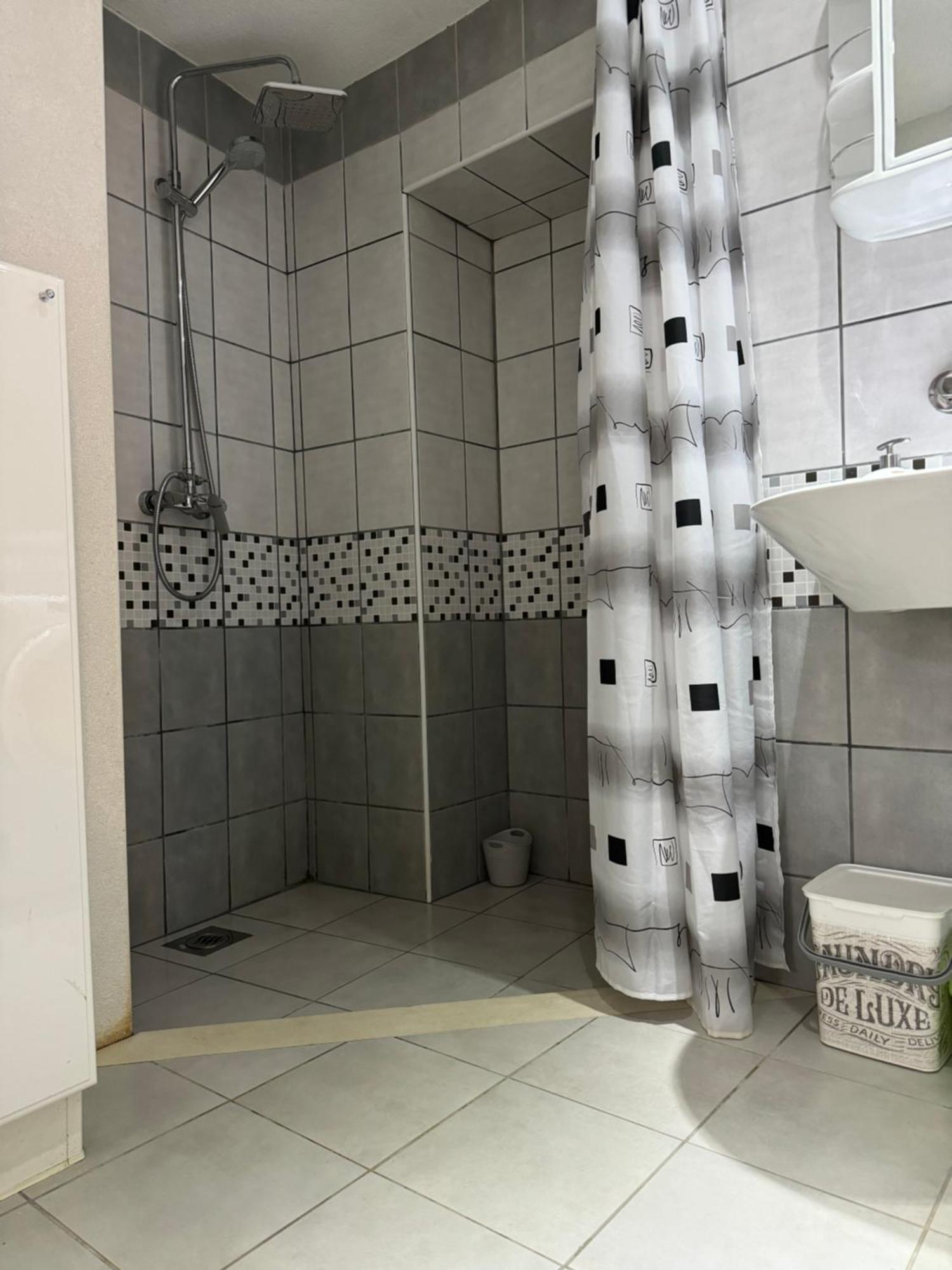 Apartment Tena Сен Екстериор снимка